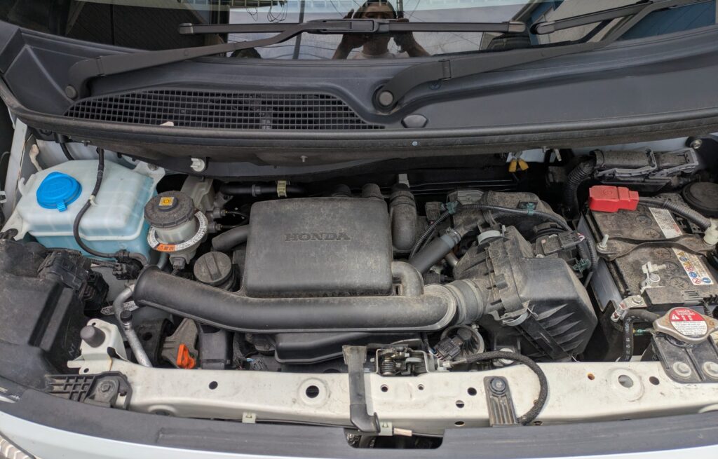 中古N-BOXの購入前点検で確認したいエンジンルーム全体